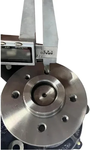 Vista 6 de Carcasa del filtro de aire JM-1311 para Hitachi EX200-2 E315 SK200-6 SH200A1 SH120A1Excavadora