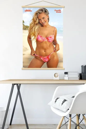 Vista 5 de Trends International Sports Illustrated: Swimsuit Edition - Póster de pared Camille Kostek 23, 22.37 x 34.00 pulgadas, paquete de impresión premium