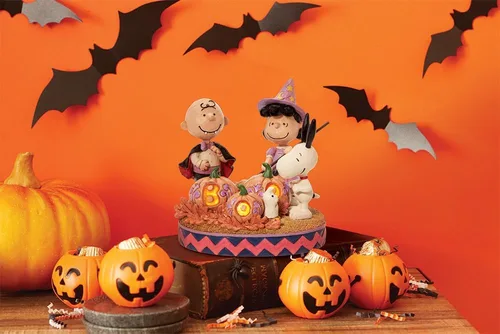 Vista 7 de Enesco Peanuts by Jim Shore Peanuts the Gang Dressed for Halloween Figurine, 5.55 pulgadas, multicolor