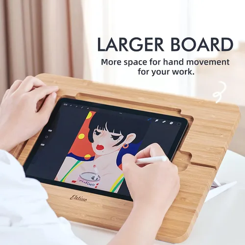 Vista 4 de Soporte ajustable para tablet con ranura para lápiz y cable de cargador, soporte de madera de bambú con múltiples ángulos, organizador de escritorio