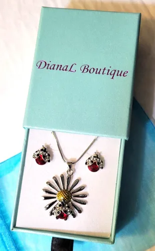 Vista 5 de Hermoso collar y aretes con colgante de mariquita en tono plateado, cadena de 19 pulgadas, joyería de moda en caja de regalo, Diamante de imitación