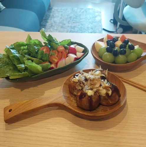 Vista 5 de Boki - Plato de mano coreano, plato de cuchara de madera con asa, estilo coreano, vajilla de madera de teca, mesa de comedor, encimera, decoración
