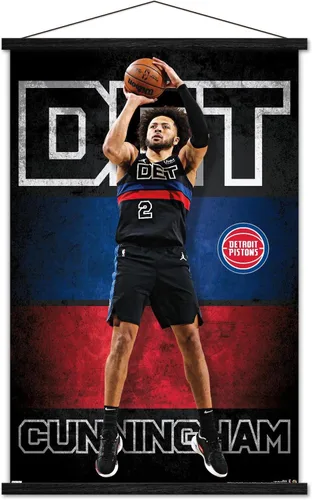 Vista 8 de Trends International NBA Detroit Pistons - Póster de pared de Cade Cunningham 23, 22.37 x 34.00 pulgadas, paquete de impresión premium y colgador