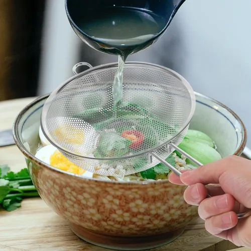 Vista 6 de BESTonZON Colador de lavabo de acero inoxidable con asa, colador de pasta plegable para lavabo multiusos, colador de cocina y para colar, enjuagar