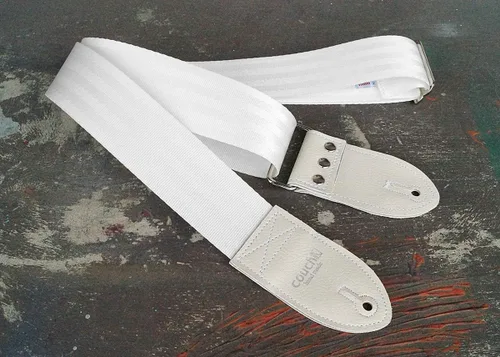Vista 4 de Couch LA CORREA DE GUITARRA ORIGINAL DE CINTURÓN DE SEGURIDAD RECICLADO Fabricada en EE.UU. Correas de Guitarra (Todo Blanco)