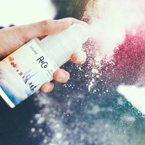 Vista 9 de R+Co Skyline Dry Champú en polvo Refresca dramáticamente, acondiciona sin peso + textura Vegano + libre de crueldad 1.0 onzas Oil-Absorbing