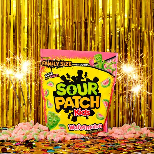 Vista 8 de SOUR PATCH KIDS Caramelo suave y masticable de sandía, tamaño familiar, caramelo a granel, 1.8 libras