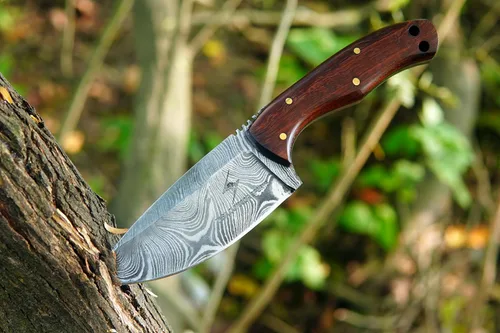 Vista 5 de Cuchillo de Acero de Damasco con Funda de Cuero – Cuchillo de Hoja Fija de Espiga Completa de 7.5" con Mango de Madera de Palisandro de 4