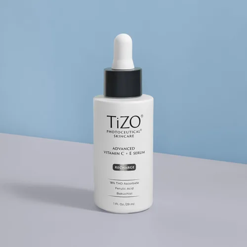 Vista 4 de TiZO Suero fotocéutico avanzado de vitamina C + E con ácido ferúlico y bakuchiol