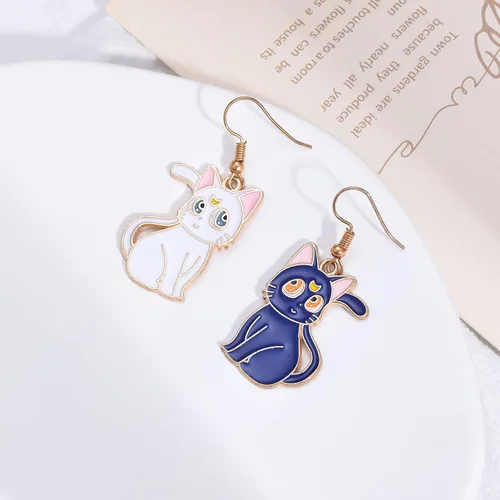 Vista 3 de Pendientes de gato de Sailor Luna de anime lindos aretes de gato blanco para niñas y mujeres, joyería de dibujos animados, Zinc, No es una piedra