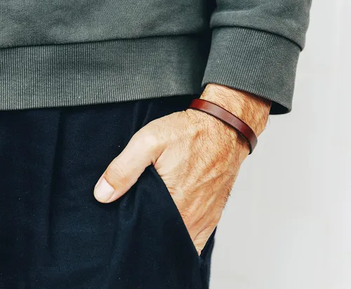 Vista 2 de Men's Leather Bracelet Personalized - Hidden Message Wristband - Customizable Anniversary Gift for Husband -Sentimental Present for Boyfriend