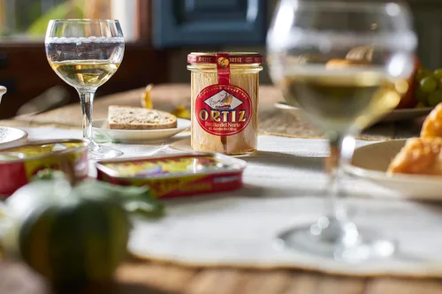 Vista 3 de Ortiz Atún blanco en aceite de oliva, fresco y tierno, capturado silvestre español, alto en proteínas y grasas Omega 3, excelente en ensaladas