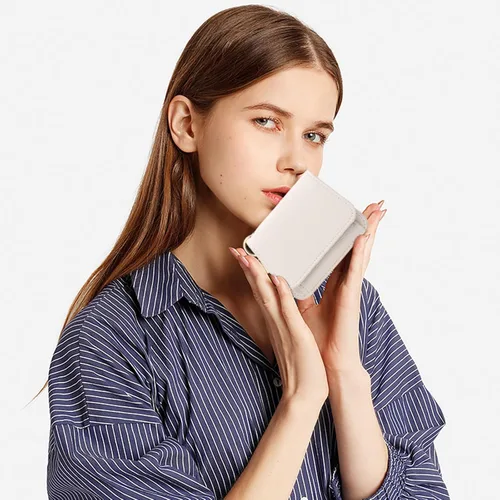 Vista 5 de SENDEFN Carteras pequeñas para tarjetas de crédito para mujer, llavero de cuero con bloqueo RFID, bolsillo con cremallera de tres pliegues, monedero