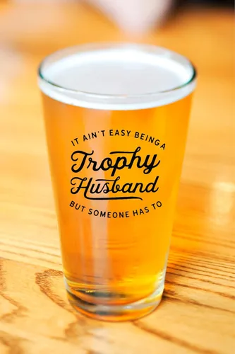 Vista 4 de Glassicle Trophy Husband Beer - con enfriador de latas