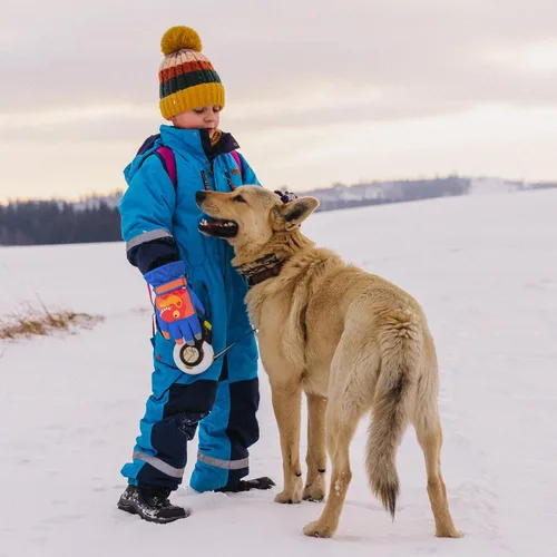 Vista 4 de TRIWONDER Guantes de esquí para niños y niñas, para invierno, para clima frío, resistente al viento, cálidos, para snowboard y deportes