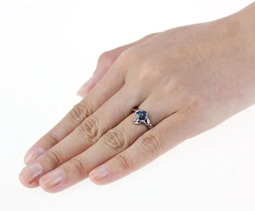 Vista 5 de Anillo Claddagh de plata de ley con topacio místico y circonita cúbica, 0.354in (tamaño 3 a 13)