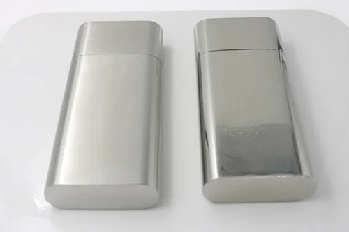 Vista 6 de Caja de cigarros triple de acero inoxidable con bolsillo para cigarros (acabado espejo)
