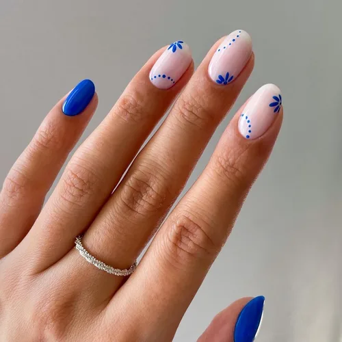 Vista 34 de Uñas postizas cortas en forma de almendra SWEKKE con punta francesa, uñas falsas con diseños de flores 3D en amarillo y rosa, uñas adhesivas