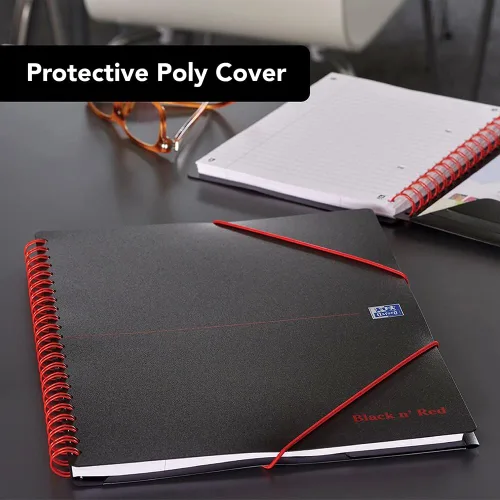 Vista 3 de Oxford Black n' Red - Cuaderno de reuniones con tapa de polietileno A5+ con tapa de alambre, a rayas con margen, incluye sobre de almacenamiento