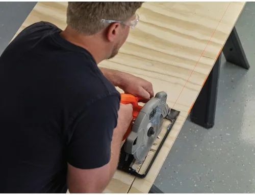 Vista 5 de Sierra circular Black & Decker BDECS300C, de 13 amperios con láser