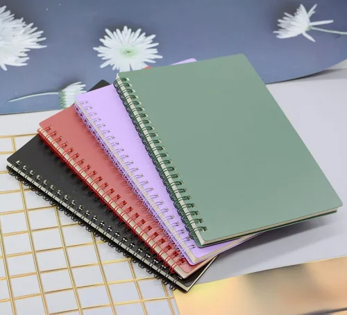 Vista 5 de Yansanido Cuaderno en espiral, 4 piezas A5 con tapa dura gruesa de plástico de 7 mm con líneas universitarias de 4 colores, 80 hojas - 160 páginas