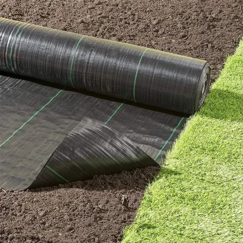 Vista 4 de Tela para jardinería Agfabric para cubrir el suelo y controlar la maleza, de 3.2 oz, Negro