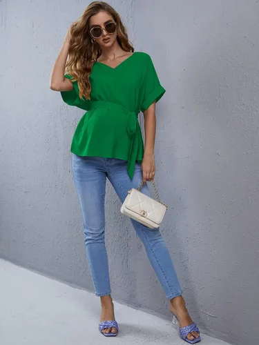 Vista 6 de OYOANGLE Blusa de maternidad de manga corta con cuello en V y cinturón para mujer