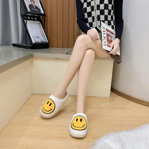 Vista 6 de PLMOKN Pantuflas para mujeres de interior y exterior, puntera abierta, mullidas, bonitas, con cara sonriente