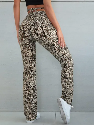Vista 2 de OYOANGLE Pantalones de yoga de cintura alta para mujer con estampado de leopardo pierna ancha