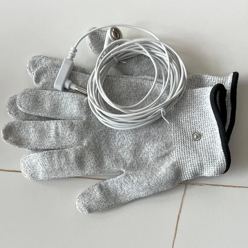 Vista 2 de Guantes de conexión a tierra que contienen fibra plateada de nailon para alivio estático, pantalla táctil, gris, talla única disponible, 1 par