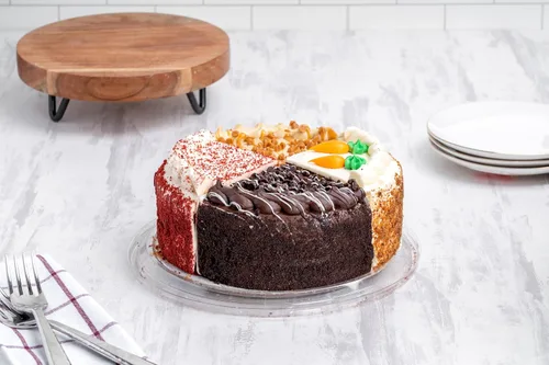 Vista 8 de Our Specialty Pastel variado de doble capa de 8 pulgadas con caramelo, zanahoria, chocolate y pastel de terciopelo rojo, 46 onzas, congelado