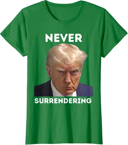 Vista 26 de Triumph Never Surrendering - Camiseta Trump Mug Shot, Negro