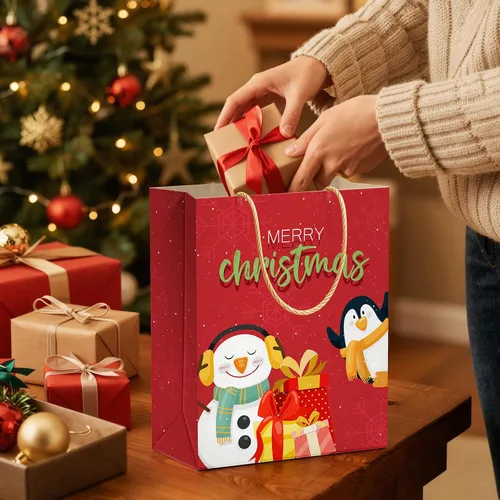 Vista 5 de DeckTheHalls Paquete de 12 Bolsas de Regalo de Navidad con 12 Estampados Elegantes, Bolsas Tote de Navidad con Asa Resistente, Bolsas de Regalo