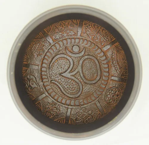 Vista 3 de Cuenco tibetano grande de 5.5 pulgadas OM Peace con mazo y cojín