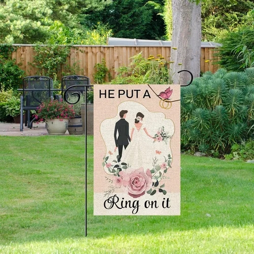 Vista 7 de Bandera de jardín con texto en inglés "He Put a Ring on It", de arpillera vertical de doble cara, boda, compromiso, propuesta, despedida de soltera