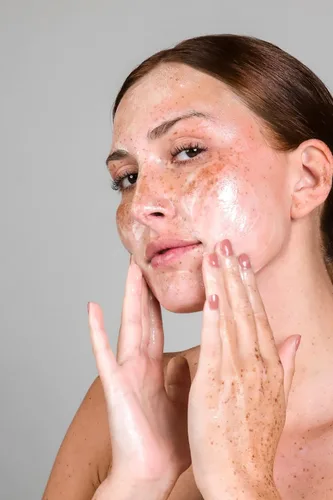 Vista 4 de COSMEDIX Crystal Cleanse - Limpiador facial líquido en crema – Limpieza profunda AM & PM Limpiador facial con tecnología de cristal hidratante e