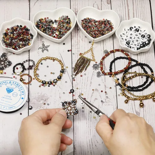 Vista 3 de Cuentas de semillas de vidrio 11/0 Aproximadamente 14800 piezas 24 colores 2 mm Cuentas sueltas de semillas Kit para hacer pulseras con caja de 24