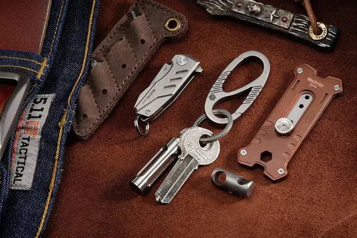 Vista 8 de KeyUnity Clip de llavero de mosquetón de titanio, doble puerta de liberación rápida EDC llavero organizador para hombres y mujeres