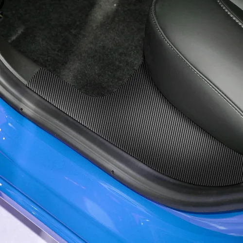 Vista 4 de KUNGKIC Protectores de borde de puerta de automóvil de poliuretano para Tesla Modelo 3, calcomanías protectoras de umbral de película anticolisión