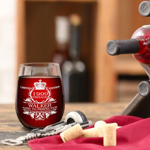 Vista 6 de Cuptify Copa de vino personalizada para mujer, regalo de cumpleaños número 26, edición vintage de 1999, 17 onzas, copa de vino sin tallo, regalos