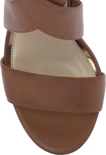 Vista 9 de Jessica Simpson Jinxxi Sandalias para mujer, con taco de cuña