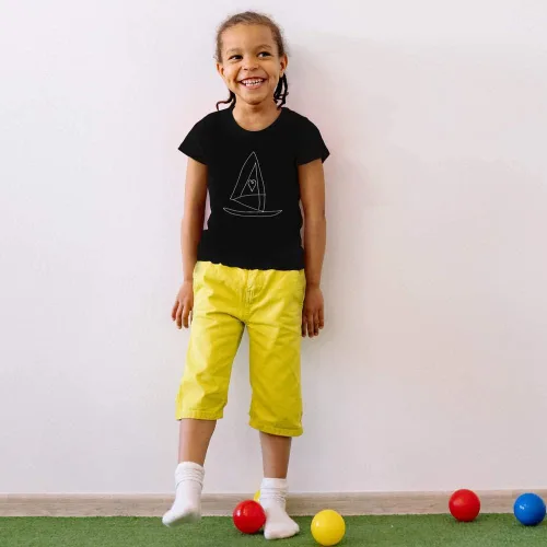 Vista 2 de Azeeda 5-6 Years 'Heart Windsurf' Children'sKid's T-Shirt (Black) (TS00230007)