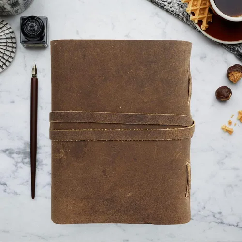 Vista 7 de Diario de Cuero Vintage Diario de Viaje Retro, Un Cuaderno de Papel Hecho a Mano Exclusivo con Diario Encuadernado en Cuero con Llave Diario Vintage
