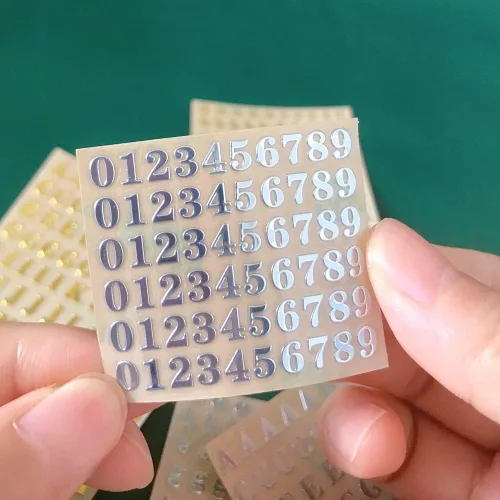 Vista 6 de 6 hojas de letras y números, minicalcomanías autoadhesivas del alfabeto, calcomanías de letras plateadas y doradas para uñas, piezas de resina