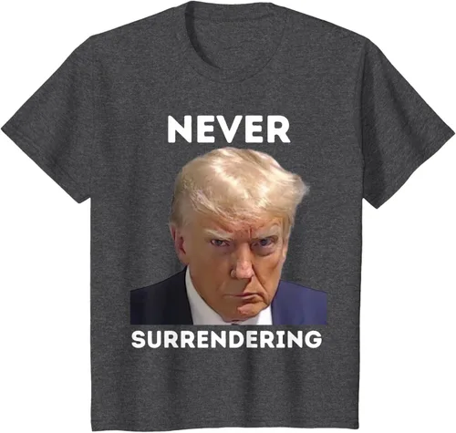 Vista 22 de Triumph Never Surrendering - Camiseta Trump Mug Shot, Negro