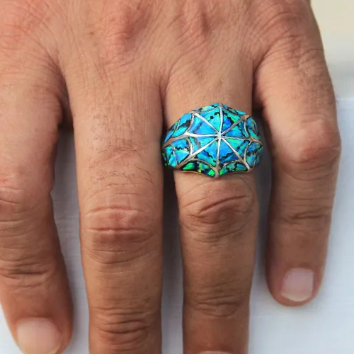 Vista 2 de Anillo de plata de ley 925 con ópalo azul para hombre, fabricado en Tailandia