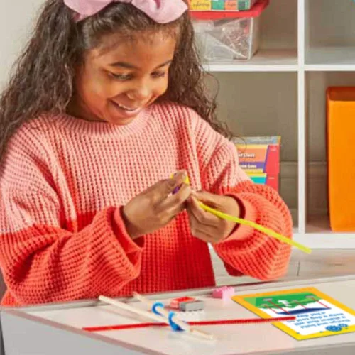 Vista 4 de hand2mind Makerspace - Tarjetas de tareas, tarjetas de aprendizaje STEM para niños de grado K-2, 36 actividades STEM, proyectos de construcción