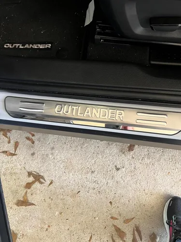 Vista 2 de Accesorios de protección contra rasguños para umbral de puerta de coche para Mitsubishi Outlander 2025 2023 2013-2022, placa de protección