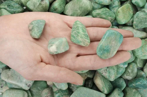 Vista 4 de Fantasia Materiales: 1 libra Piedras de Amazonita de grado B de Brasil - Pequeñas - 0.75" a 1.25" promedio