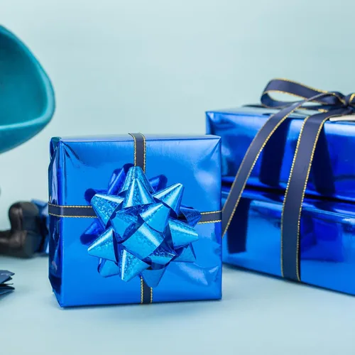 Vista 6 de Homeral Rollo de papel de regalo Jumbo de 30 pulgadas x 32.8 pies, color azul rey metálico para Navidad, cumpleaños, vacaciones, boda, baby shower
